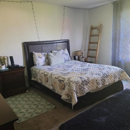 Bedroom Four Minutes From Beach Pensacola Zewnętrze zdjęcie